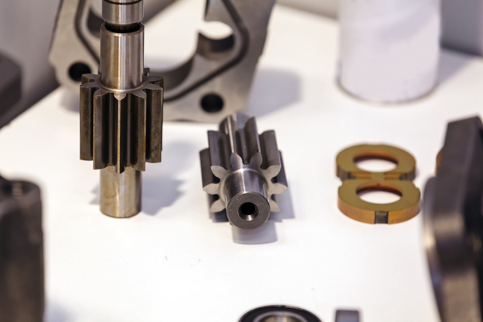 广泛应用于汽车,军工,医疗等领域.[原文:齿轮去毛刺抛光