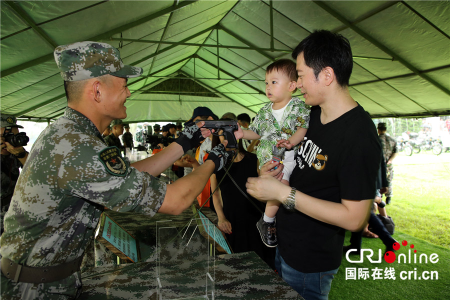 驻澳部队进驻澳门图片