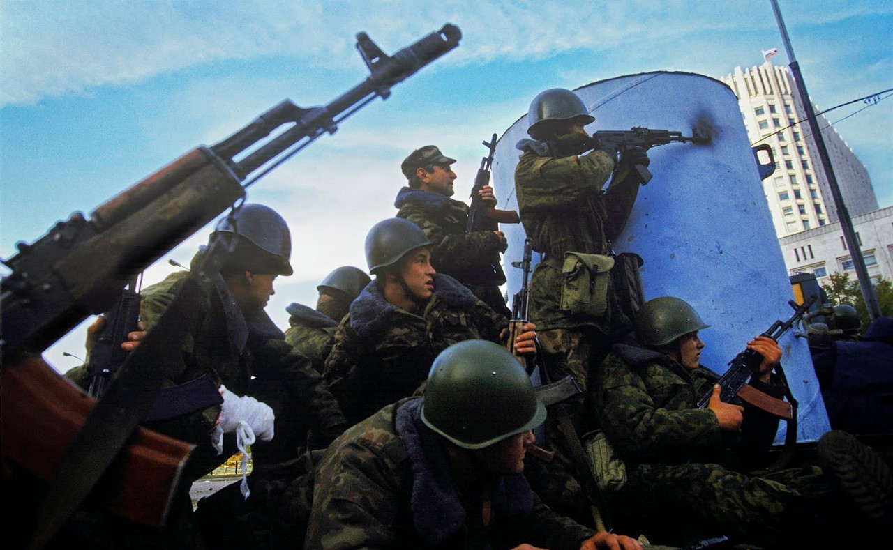 前苏联解体后,叶利钦炮打白宫,活捉昔日战友