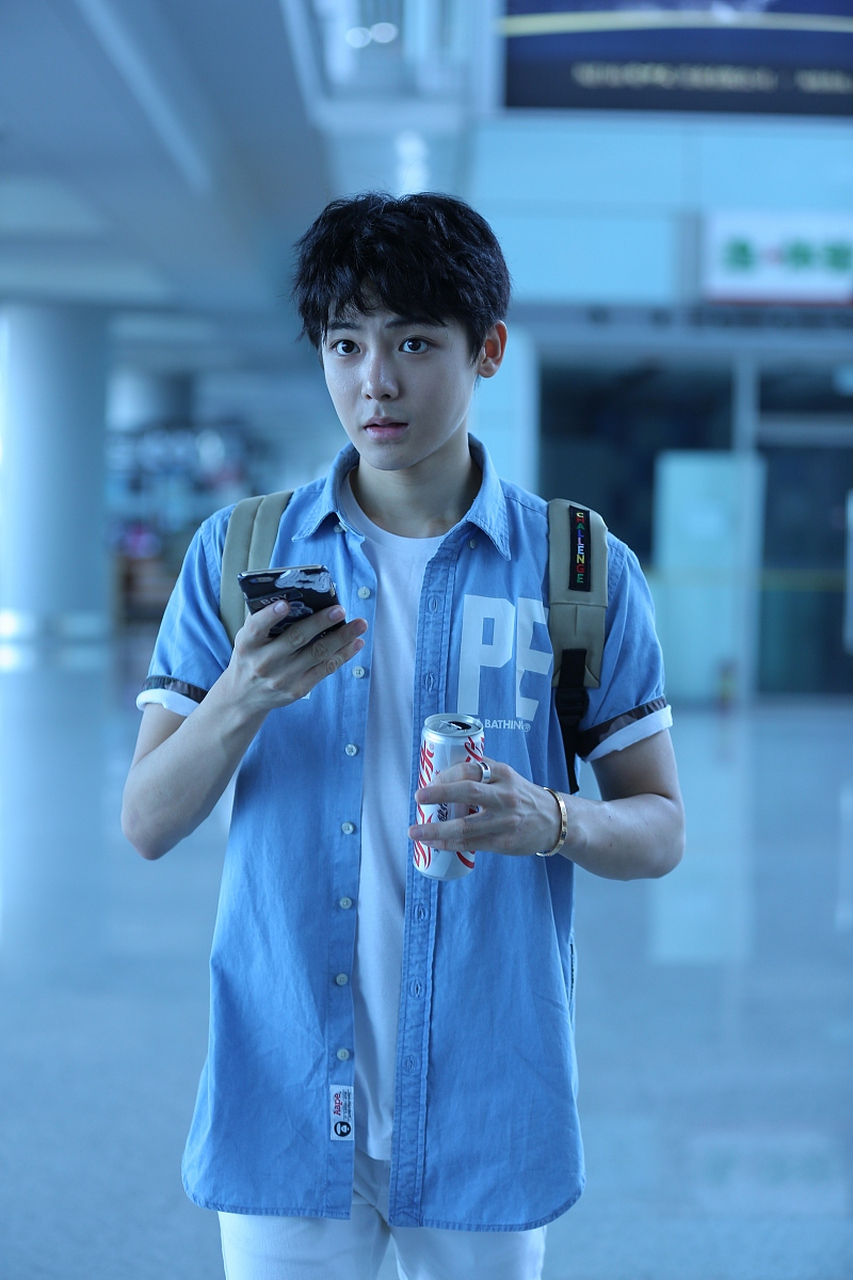 1,侯明昊在接触电视剧《剑来》这是个大饼,竞争很激烈  2,明星助理