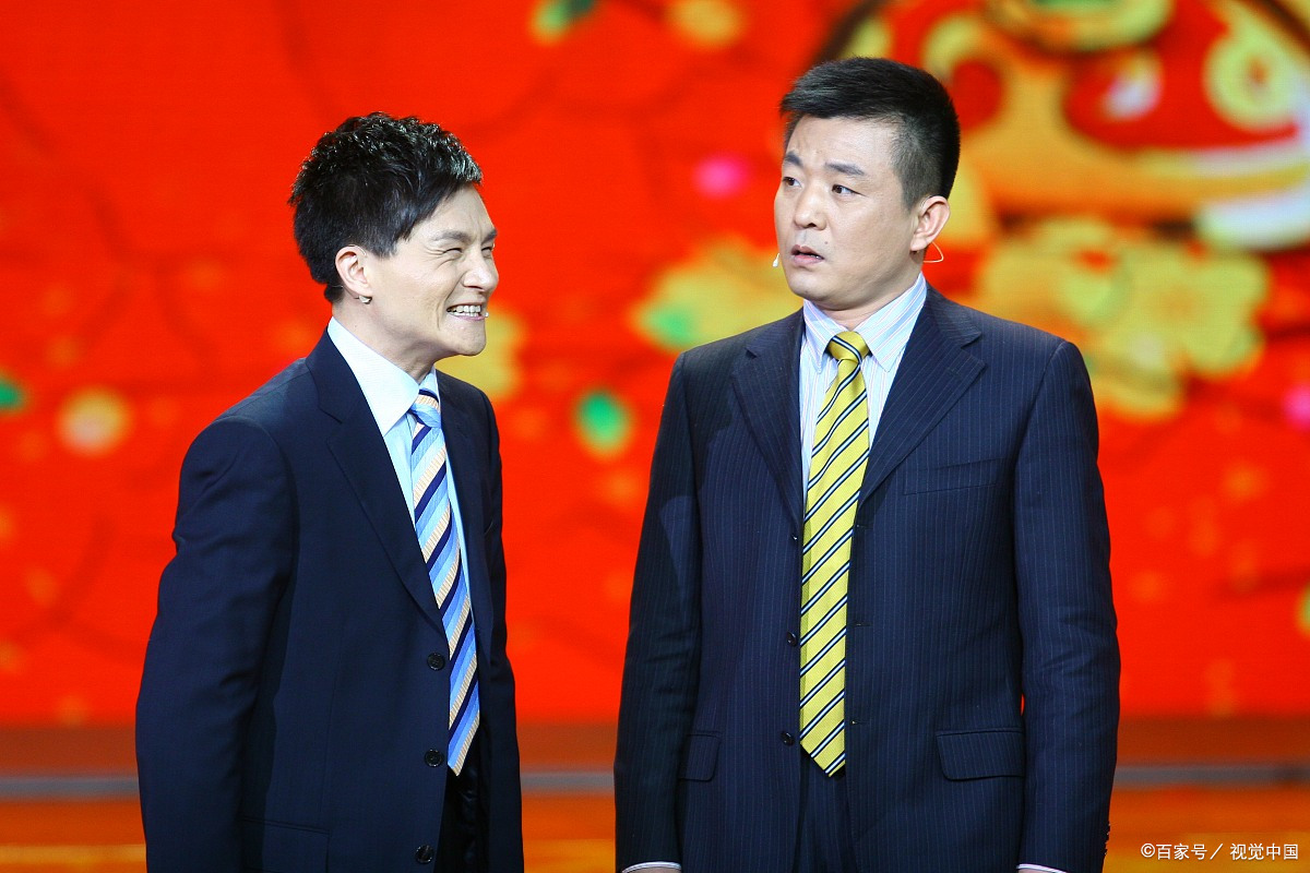 相声演员武宾借德云社开路而走红,嘲讽舞台上演员的现挂是炒作