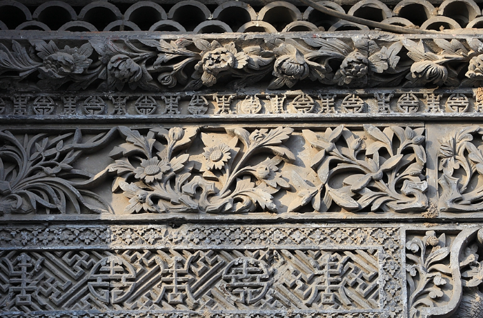 暗八仙被改成了四仙,胡同里四合院门楼上的新砖雕