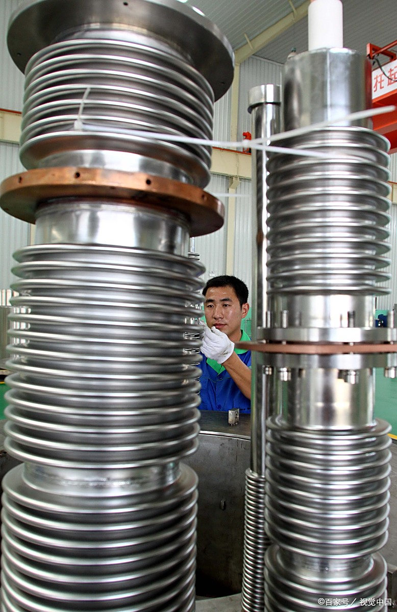 全球首个公里级高温超导电缆试拉成功,行业或就此改写,突破真难