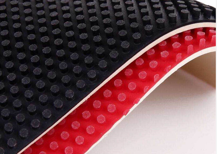 有些玩家胶皮更换的比较勤,在胶皮表面粘性下降后就开始更换.