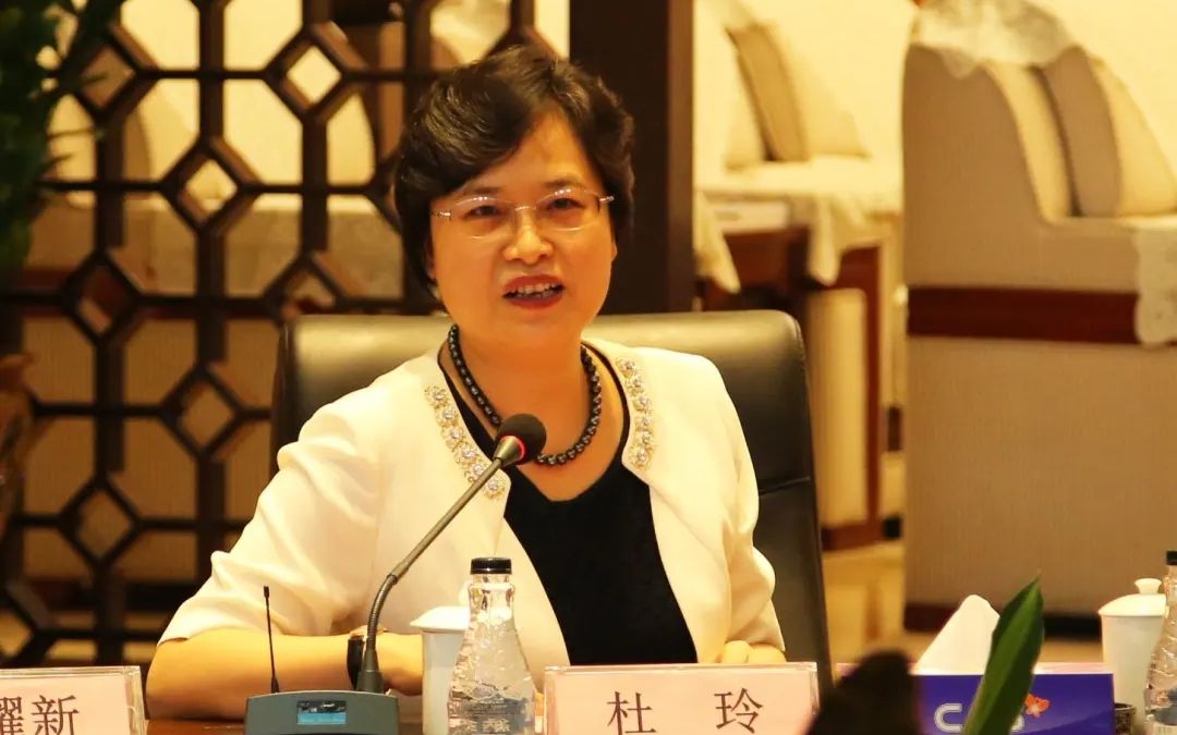 升市领导,她是深圳建市以来首位女区长和首位女区委书记