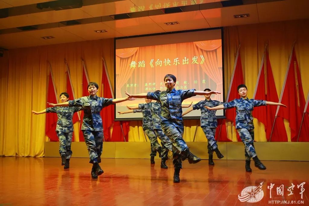 这些女兵下连前,还有一个"仪式"等着她们