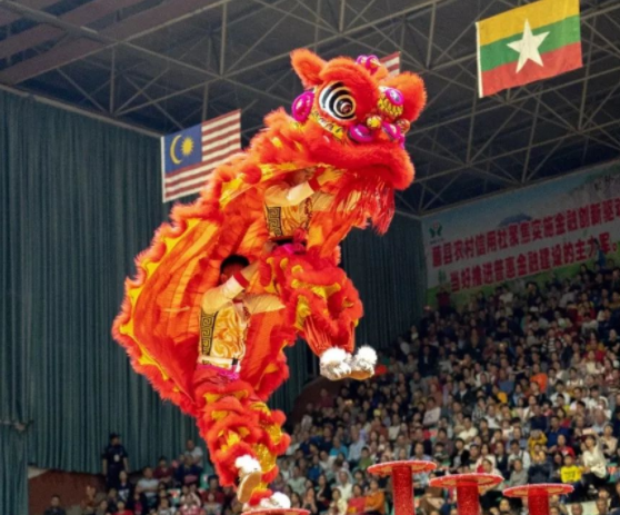 世界狮王争霸赛昨晚落下帷幕!藤县舞狮团获两冠军!