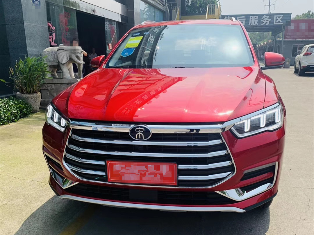 比亚迪宋pro提车作业,车主:首付4.5万,月供2100,性价比不错