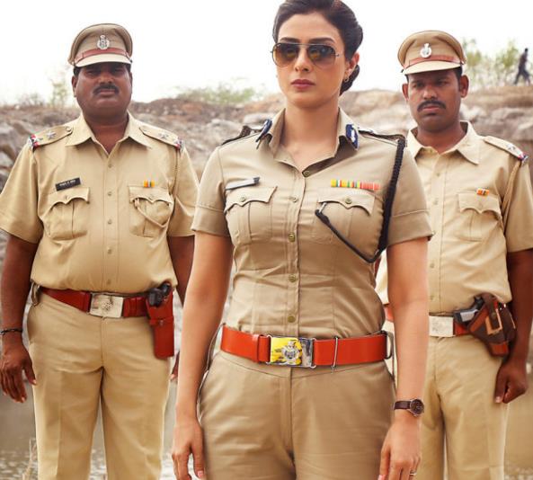 摄影师镜头下的印度女警,肤色略黑,第三张让人眼前一亮!