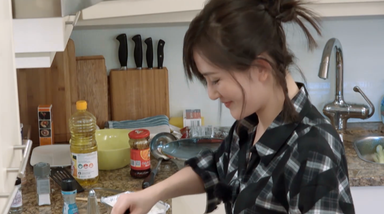 谢娜亲自下厨,这厨艺太好了!网友:杰哥的妻子好优秀