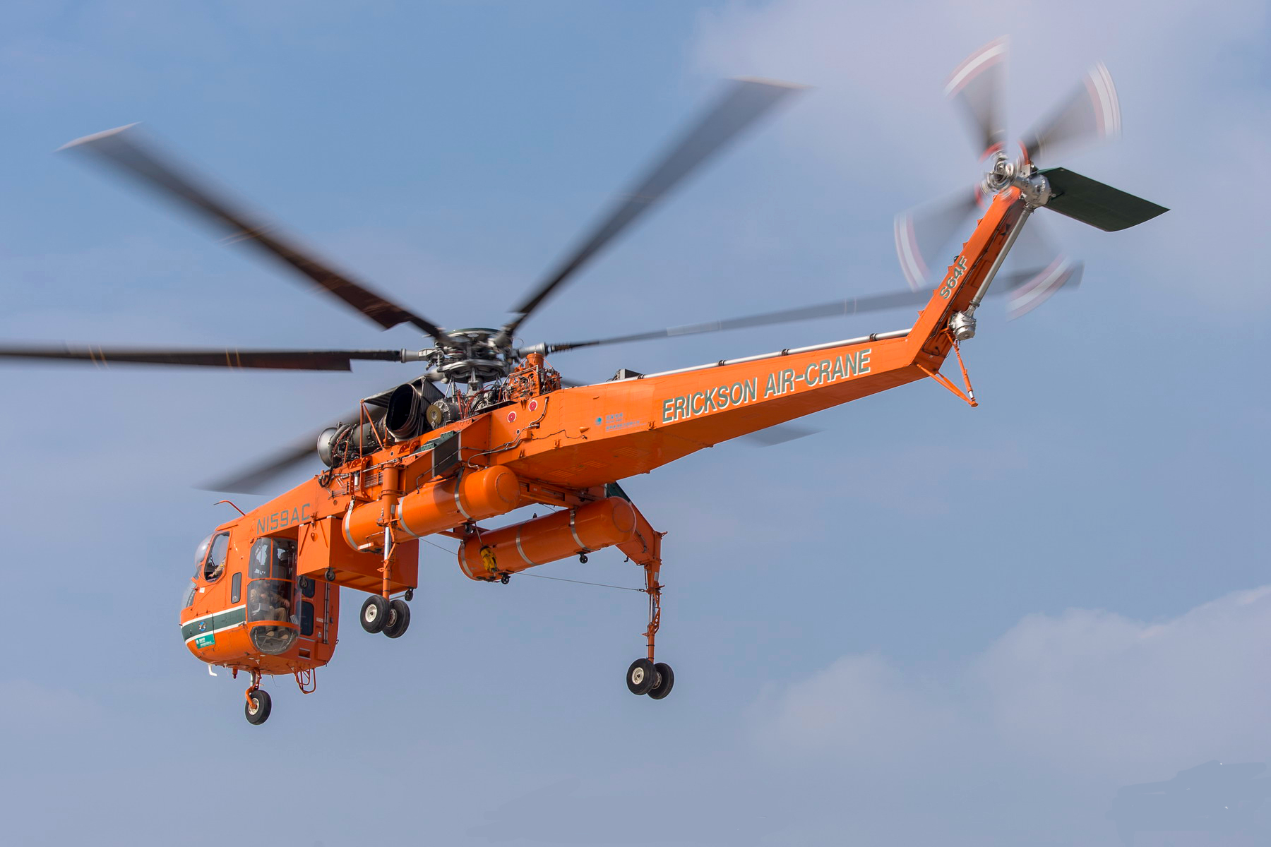 它是"最丑"的直升机,经常被当成"空中起重机"使用,力大无穷