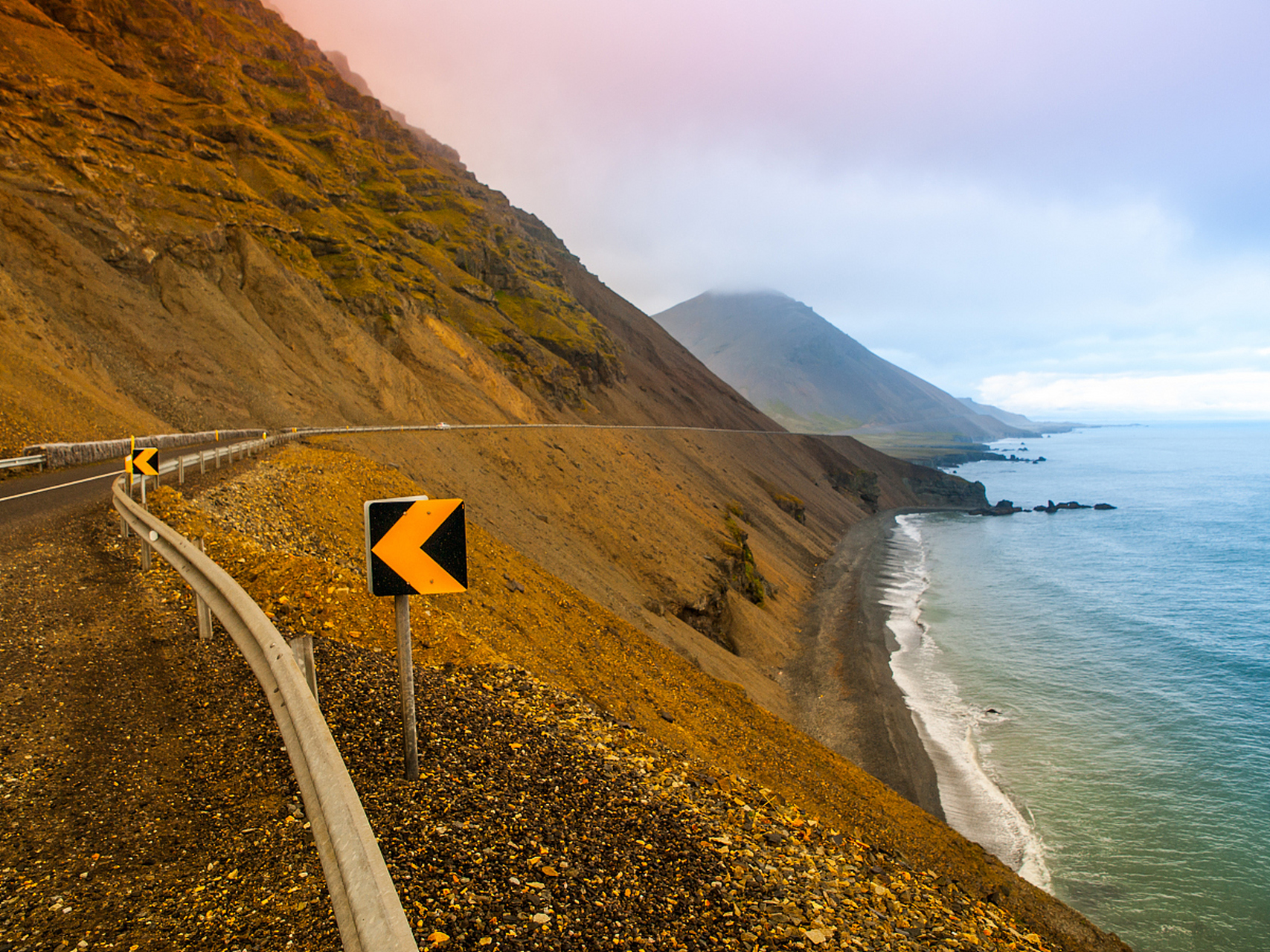世界最震撼的海滨公路——"大西洋之路" 大西洋海滨公路位于挪威