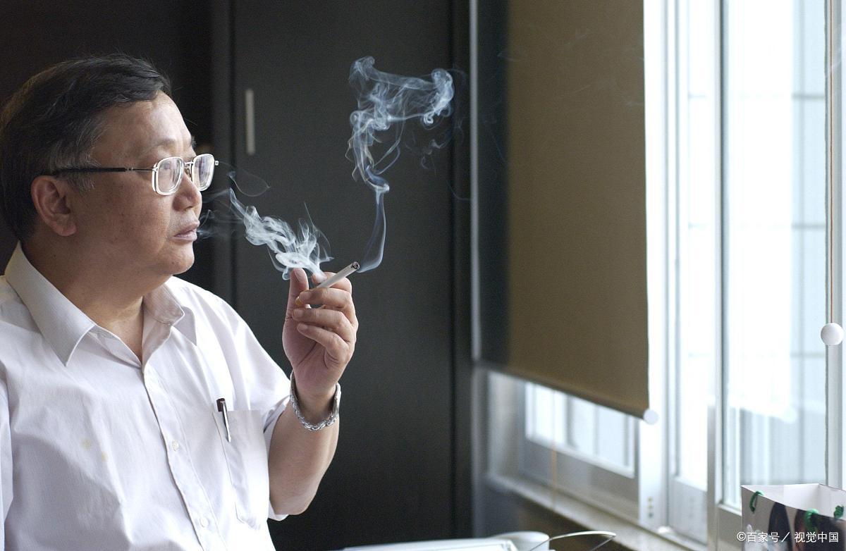 卖货老板发烟时忽略了我,后来我让这家卖货的直接倒闭