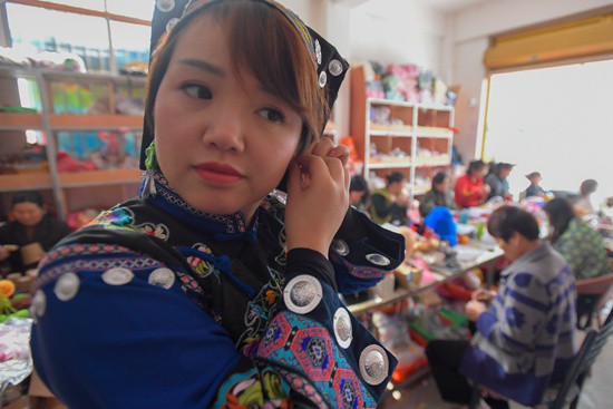 湘西姑娘:巧手"编织"脱贫梦