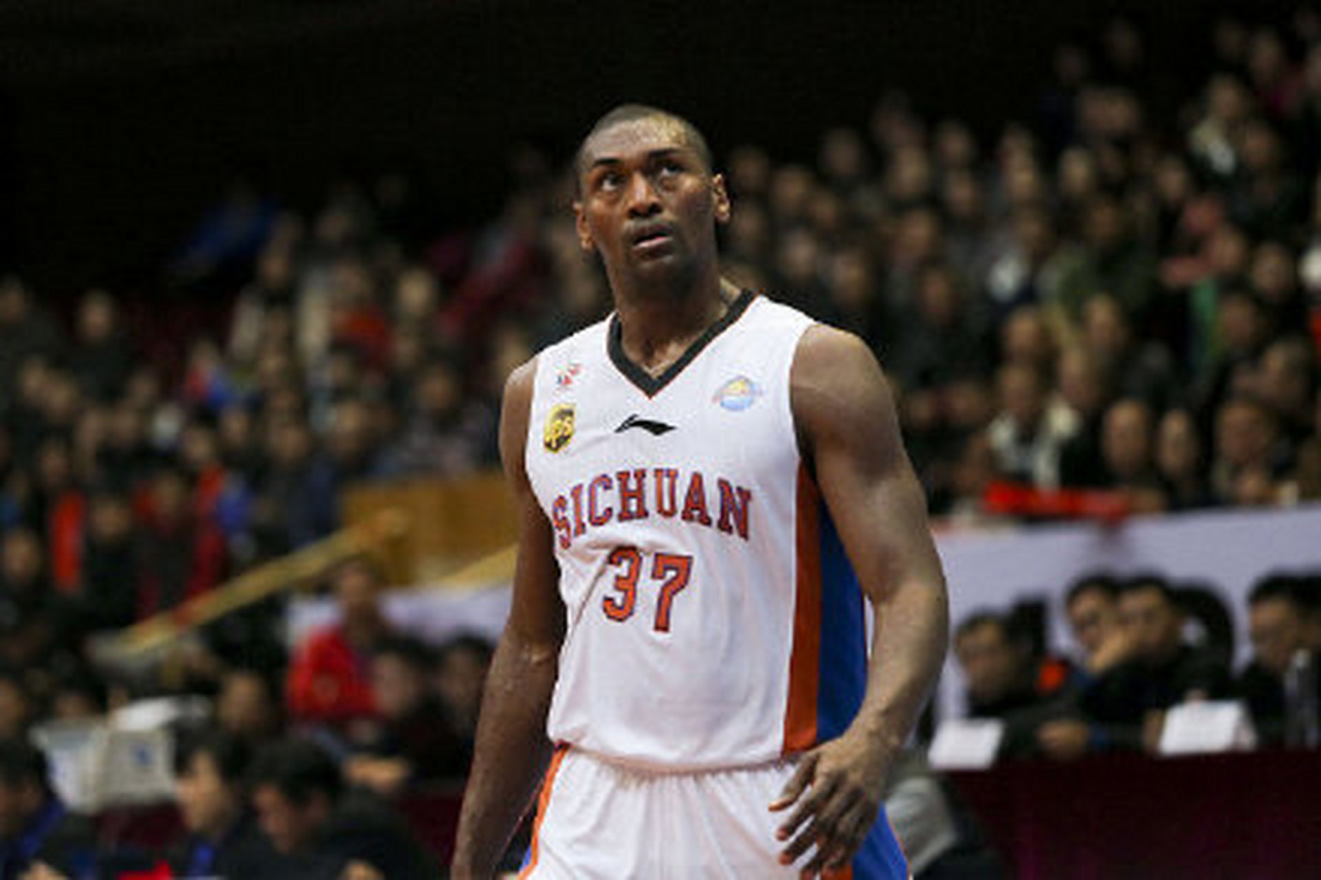 阿泰斯特宣布再次改名#前nba球员慈善-世界·和平在网络节目中再一次