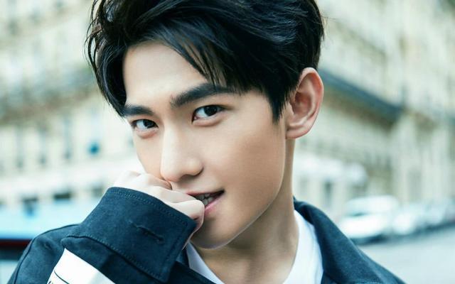 黑粉有多可怕?热巴p遗照,易烊千玺收到假肢,他的爷爷被气死!