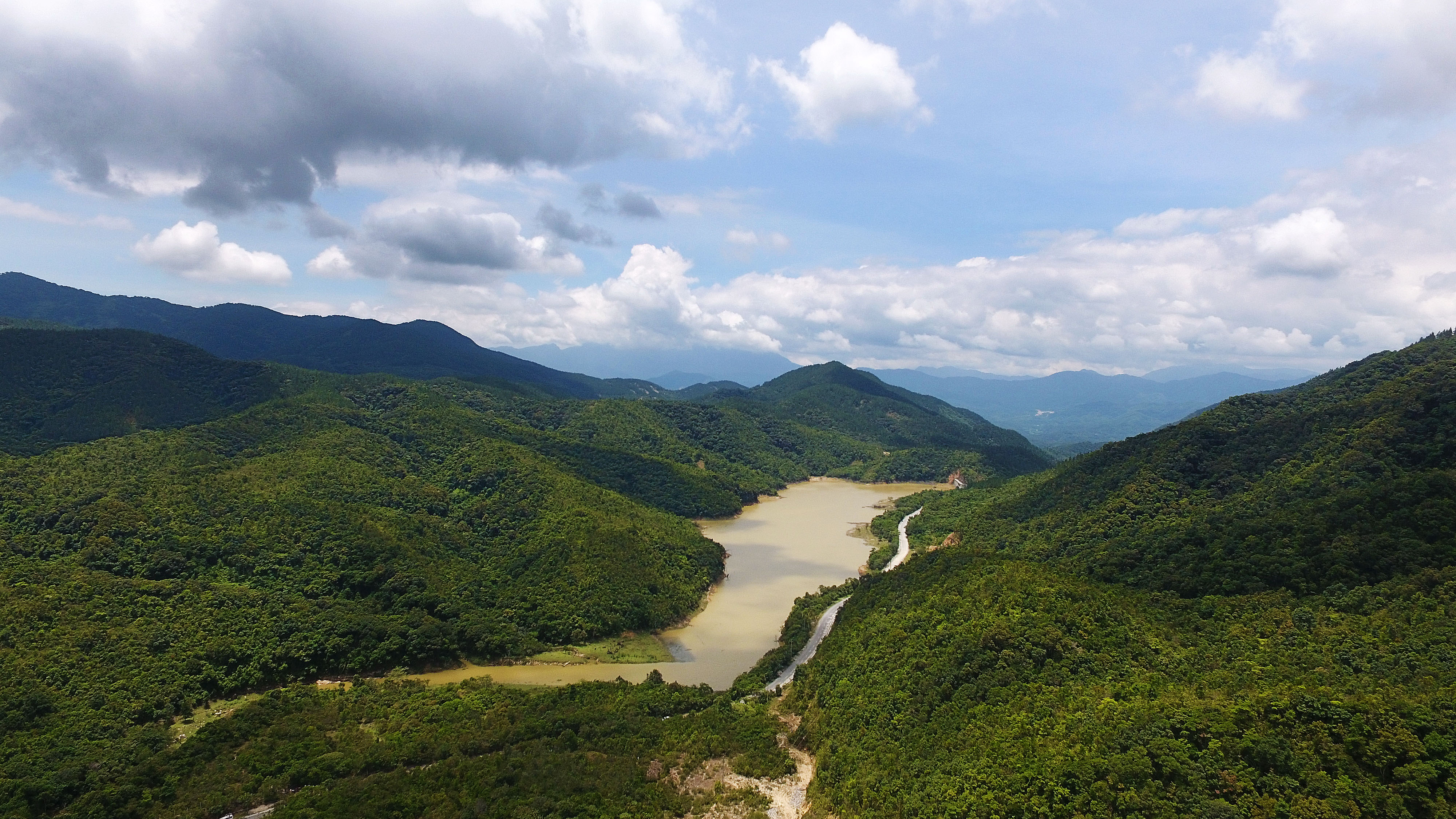 生态中国·绿满琼崖碧连天
