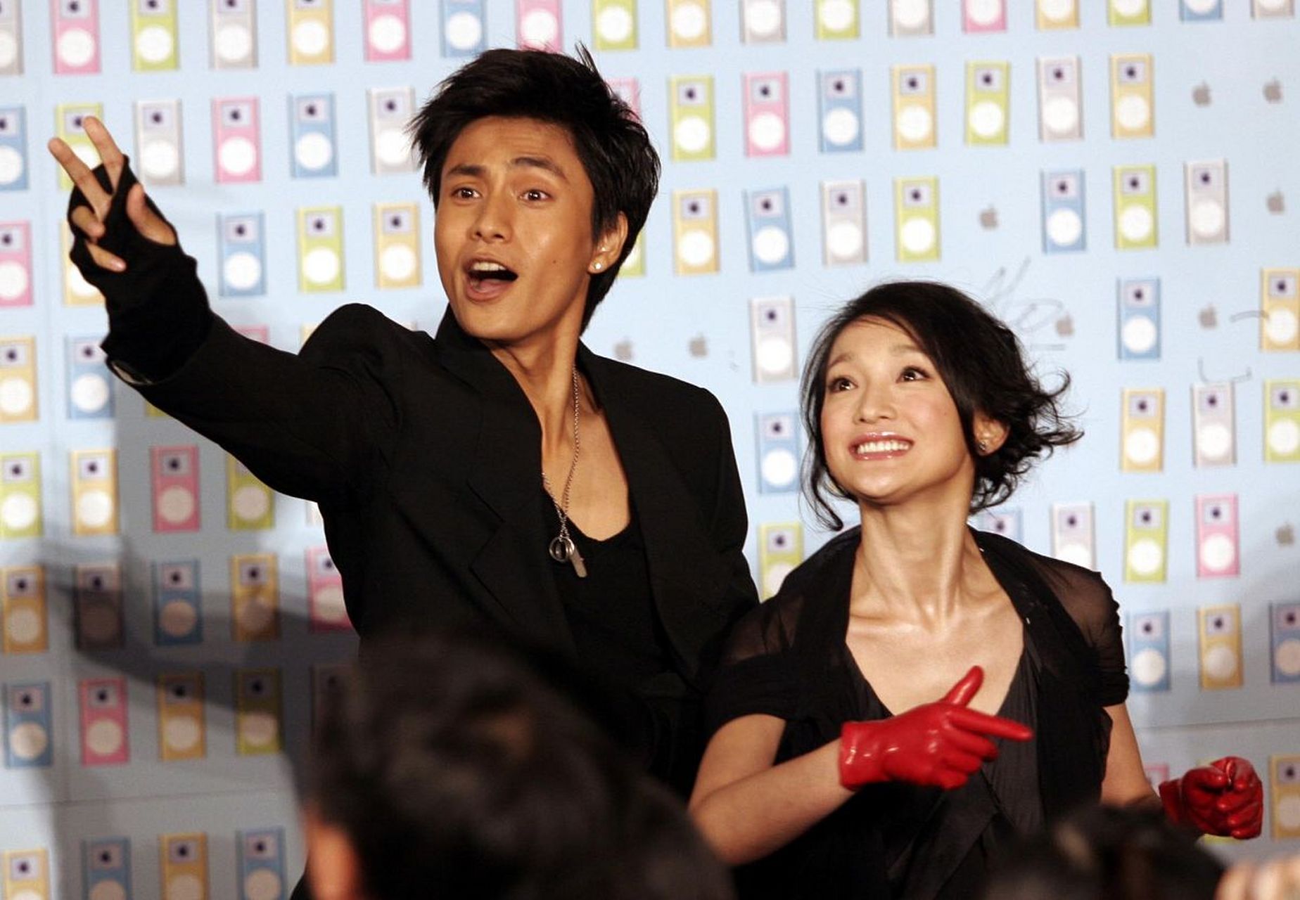 曝周迅陈坤秘密结婚#  两人已经在一起13年了,而这一天陈坤选择猎在