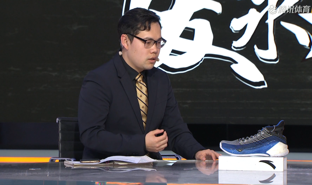 腾讯nba最年轻的解说员,每天都有美女主播相伴,太让人羡慕了