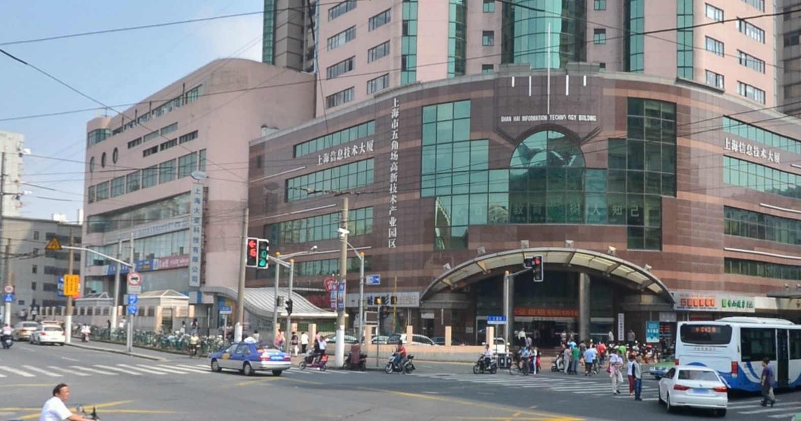 上海地铁18号线江浦路站主体结构完成吊装:与8号线形成换乘