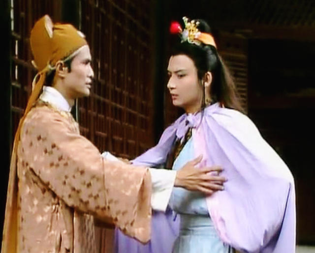 柳湘莲是因为打伤薛蟠才远走他乡的吗?