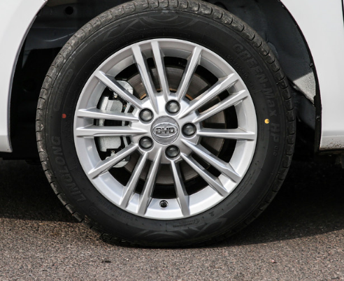 满满的辨识度!线条硬朗,视觉冲击力强的比亚迪e5