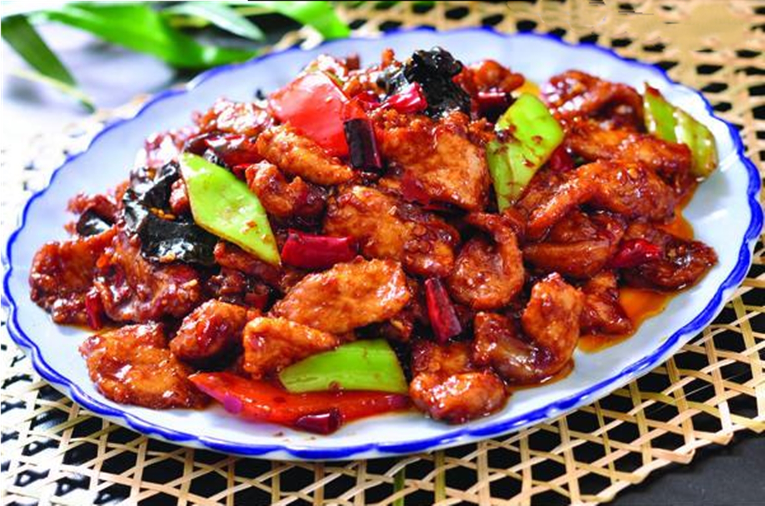 色泽金红的鱼香脆滑肉,香气扑鼻,脆嫩鲜滑,营养又美味