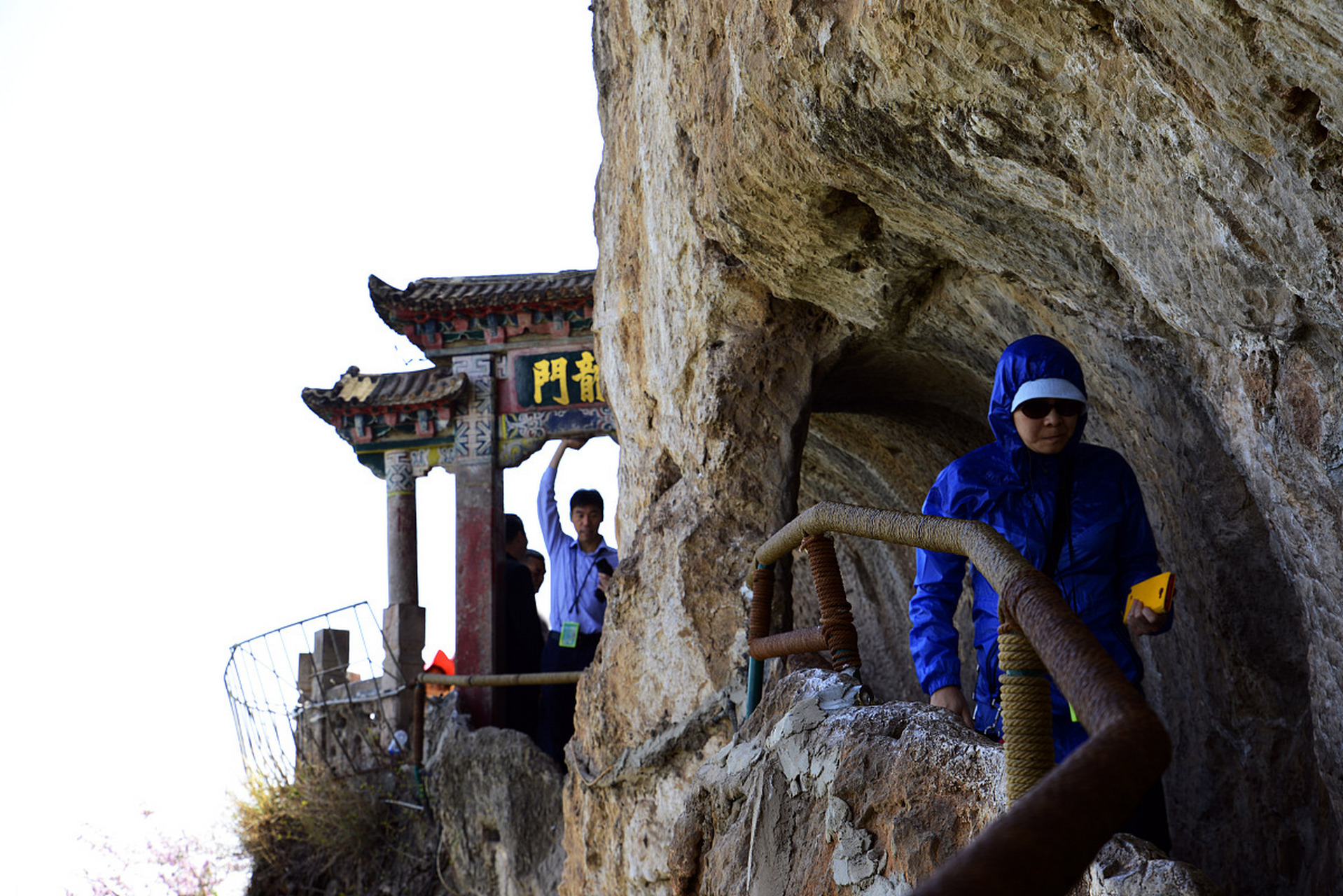 丹东天锅古洞是一处集自然奇观,历史文化和旅游价值于一体的知名景点.