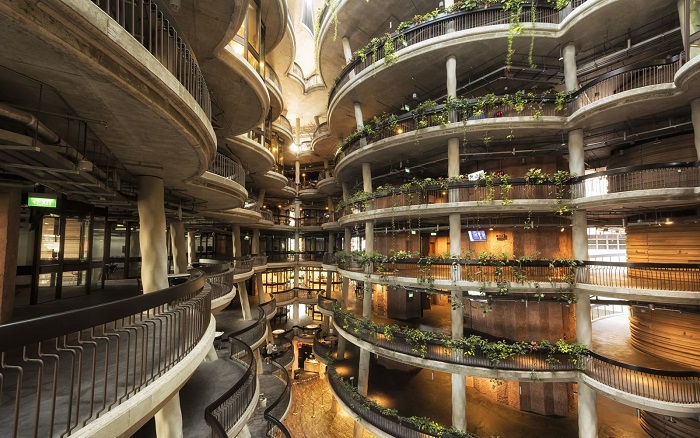 从小笼包可以走到华裔馆,据说是老的南洋大学旧址,有