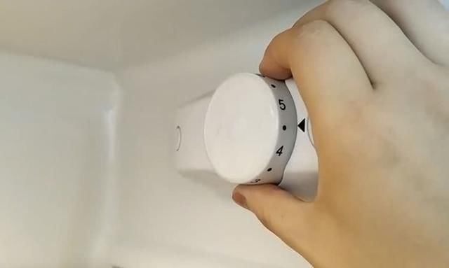 冰箱里这个旋钮,很多人都没注意到,难怪每月多交那么多电费
