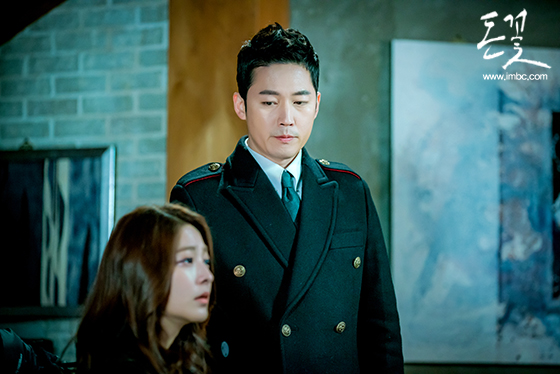 高质感烧脑复仇剧《金钱之花》