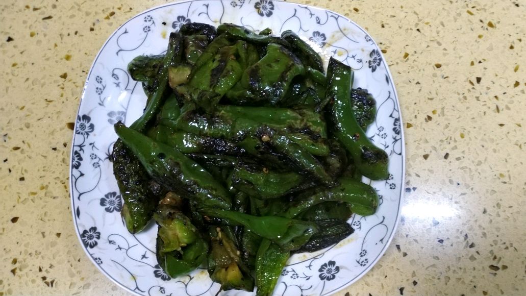 做虎皮青椒第一步放油就错了!掌握小技巧,好吃又下饭