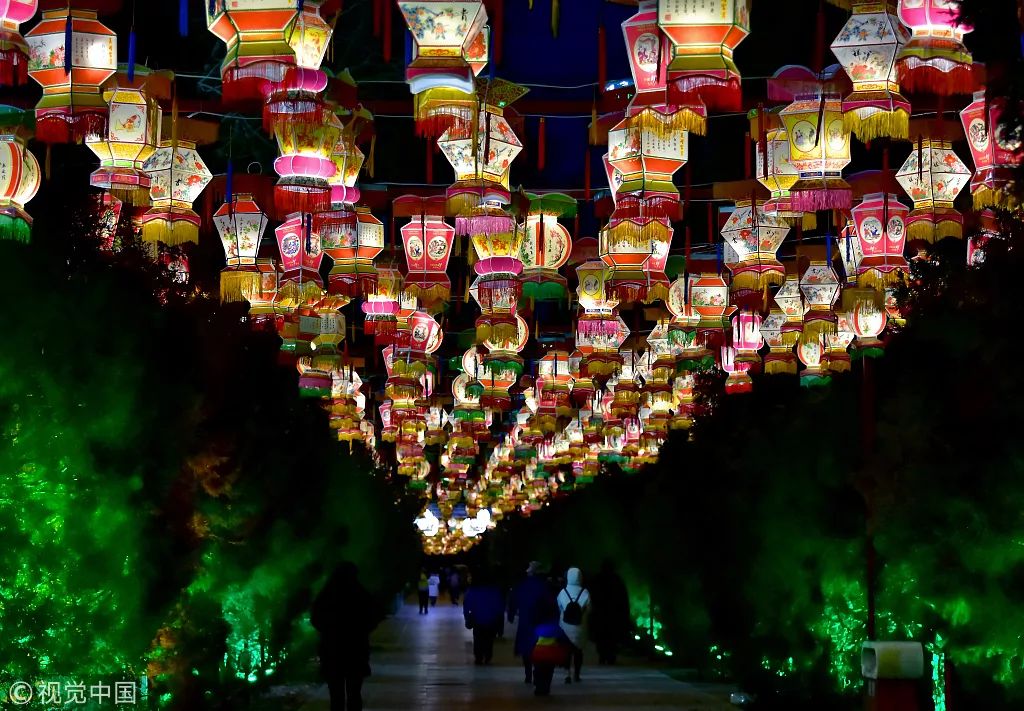 元宵节逛花灯,明天晚上哪里的灯会最令人心动?