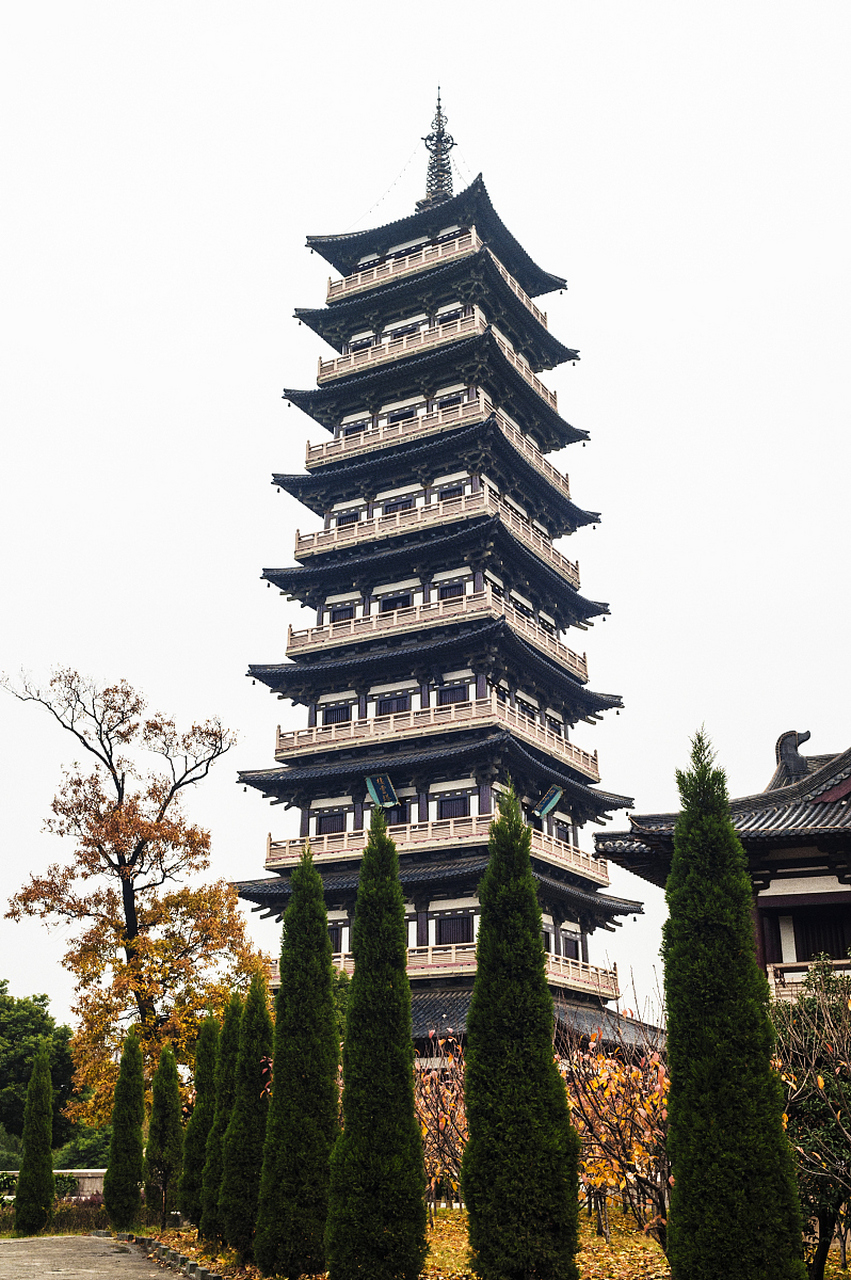 **万寿塔,青浦镇的文化瑰宝** 在青浦县青浦镇南门,有一座名为万寿塔