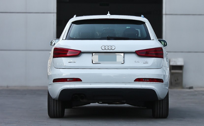 奥迪q3(进口),整体看起来很豪华,外观设计的也很合理,非常不错