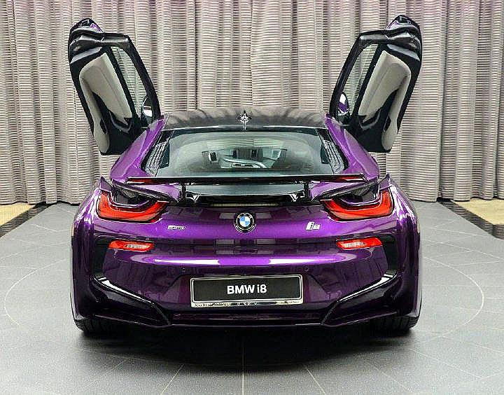 宝马紫色跑车图片
