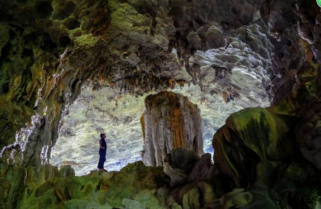 环江美景之文雅天坑