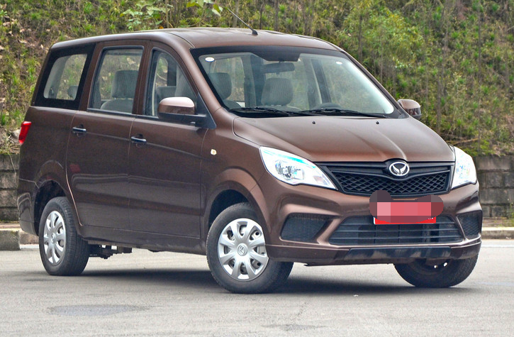 北汽银翔-幻速h2外观设计增添了年轻与活力,延续家族设计风格