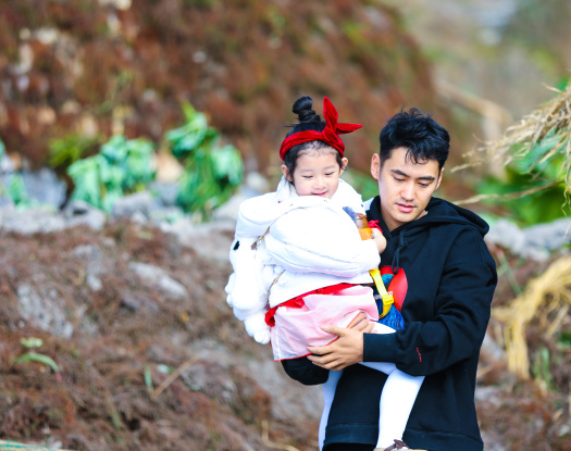 《萌仔萌萌宅》张歆艺误会石头,石头妈妈暖心解释原因回复网友!