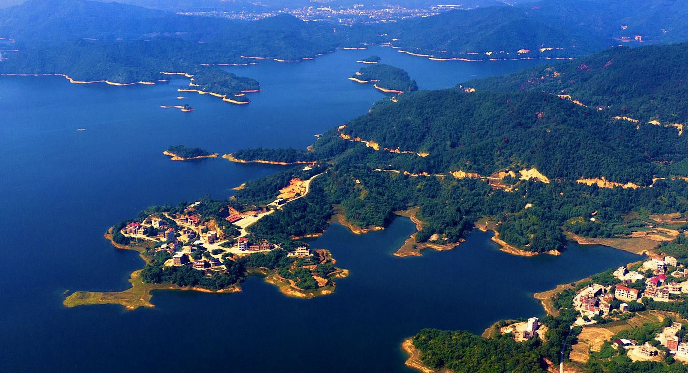 贵州旅游景点推荐:红枫湖风景名胜区.