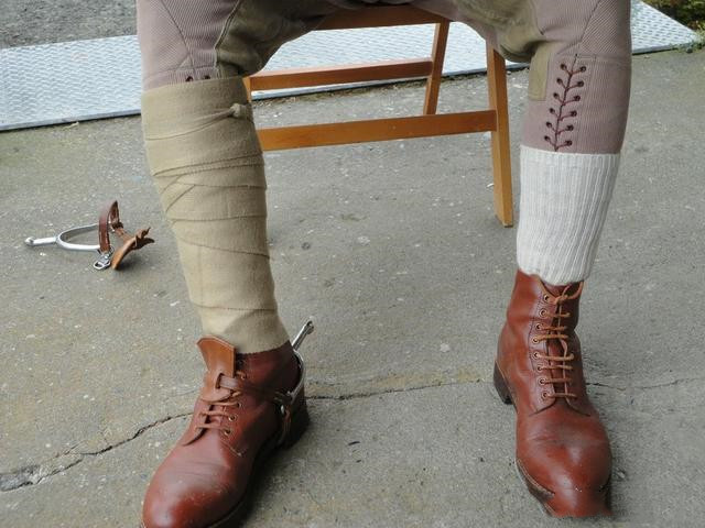 二战时八路军为什么要用布带裹腿,看似简单,却减少大量伤亡