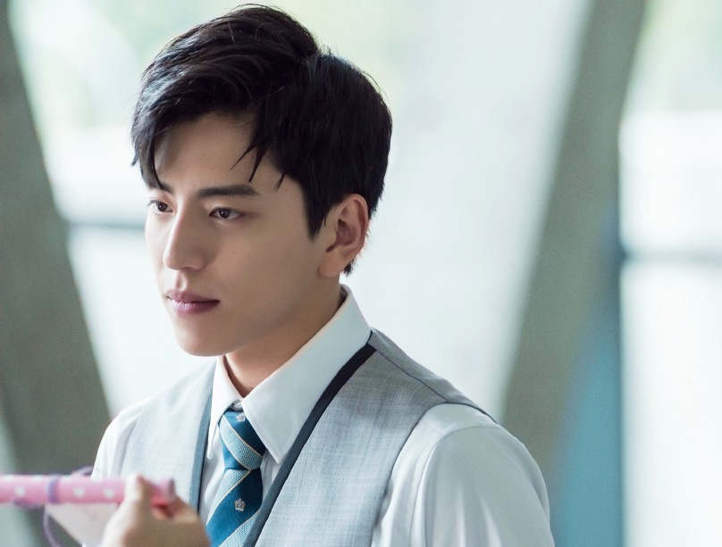 《一吻定情》票房过亿,林允甜翻少女心,王大陆的嘴成一大亮点