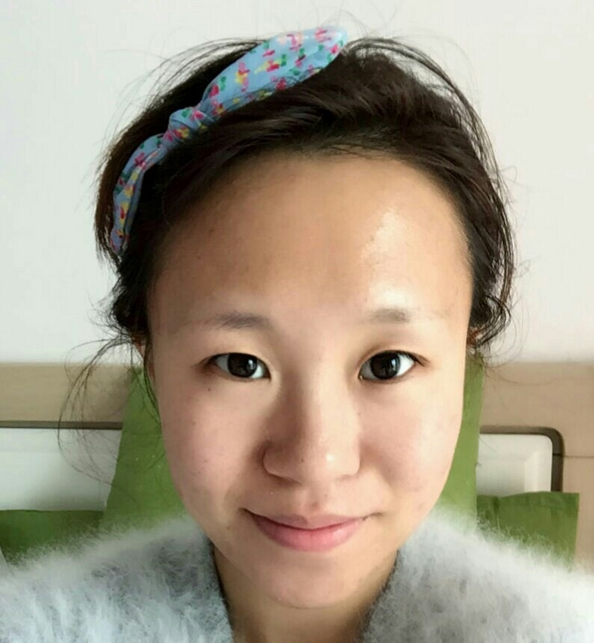 女性有这样的眉毛,表现在感情方面较为慢热,淡漠,配合眼神不佳,容易有