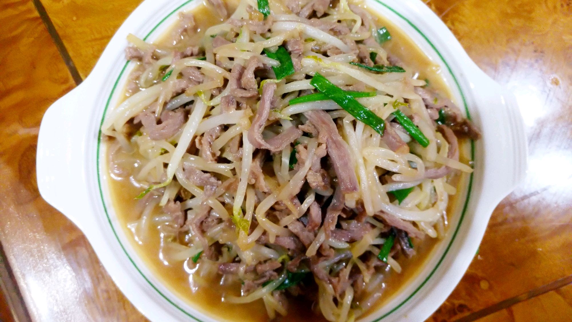 绿豆芽配牛肉丝,香气迷人又好吃,真的很下饭