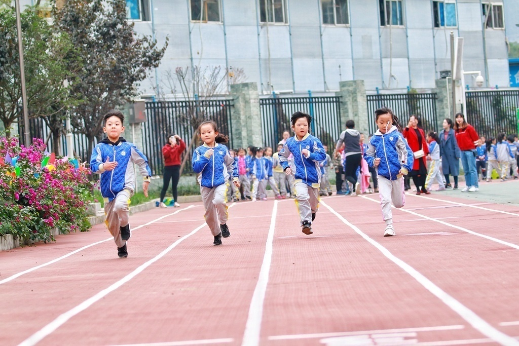 运动拼搏 阳光成长—成都建设路小学冬季阳光体育节纪实