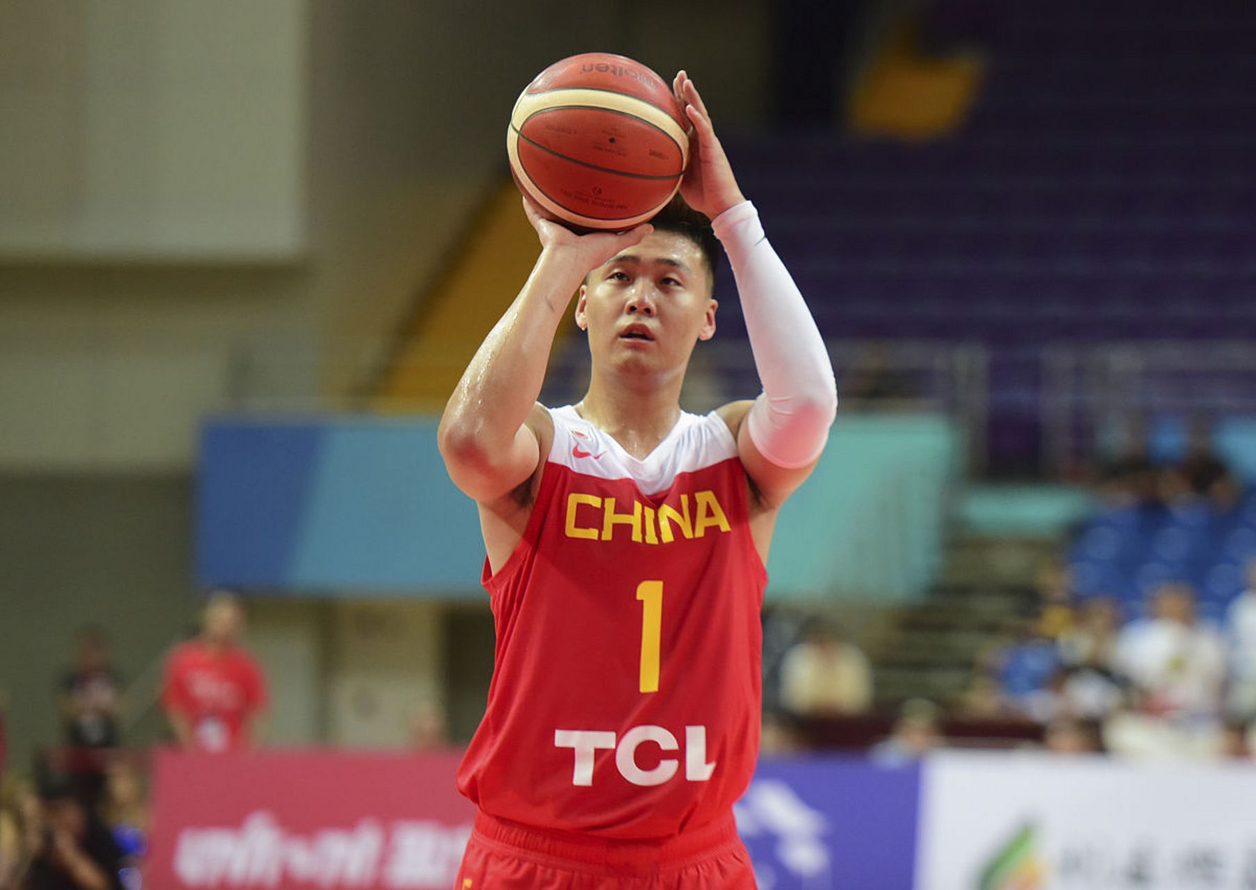 从广东男篮转会到新疆的赵睿,因为伤病的影响,这赛季只代表新疆打了九