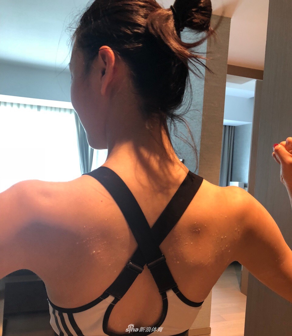 王思聪女友艺人陈雅婷经常在自己的微博上晒健身照,并告诫自己"懒 是