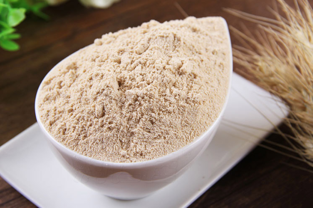 大麦磨成面粉,做成的炒面,你吃过吗?