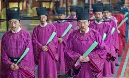 寒门宰相和名门宰相相争,寒门宰相胜券在握,最后因为署名败北