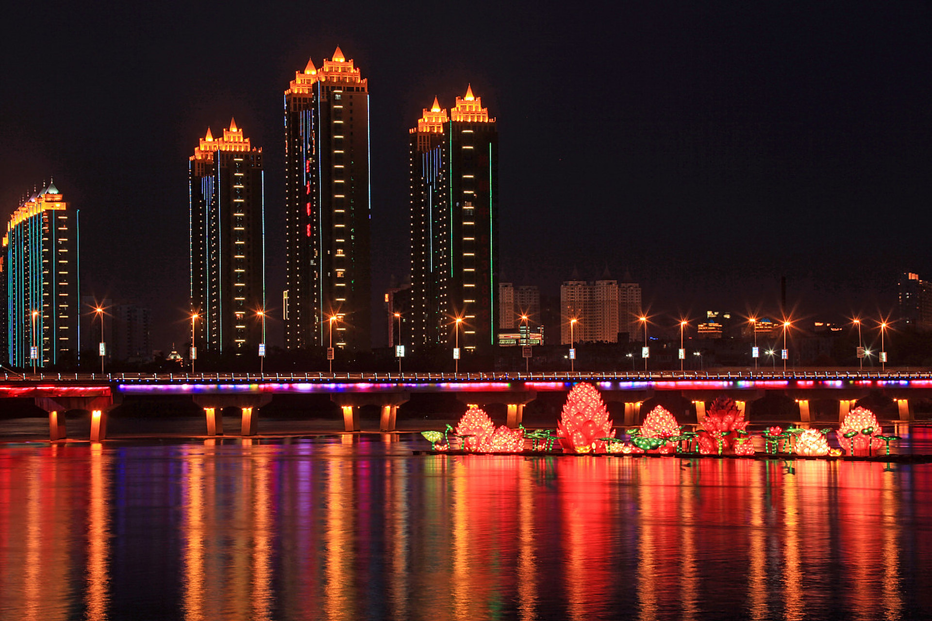 网红打卡地辽宁杠杠滴# 本溪 #美好辽宁欢迎您# 本溪夜景很美 #招兴